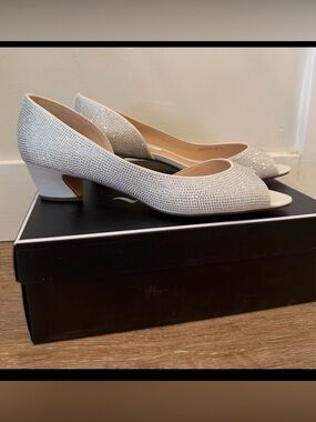 NINA Rosie Ivory Luster Satin Sparkly Open Toe Pumps size 9 NEW